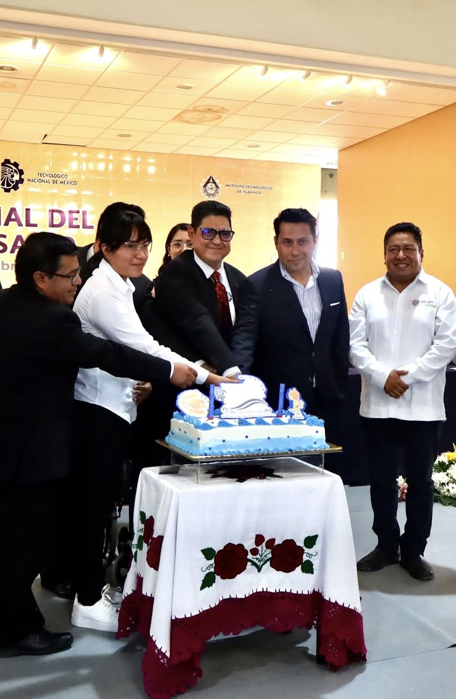 PRESIDENTE MUNICIPAL JORGE OCTAVIO Y SÍNDICA HACENDARIA PARTICIPAN EN CEREMONIA DEL XXXIV ANIVERSARIO DEL TECNM-TLAXIACO