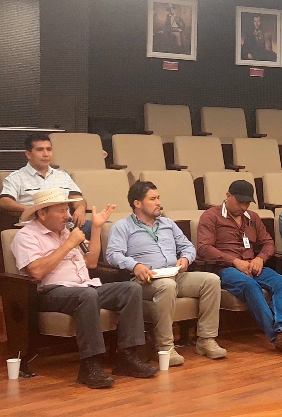 REUNIÓN CON REPRESENTANTES DE LLANO DE GUADALUPE, AGENCIA DE TLAXIACO Y SAN MIGUEL EL GRANDE CONVOCADA POR EL GOBIERNO DEL ESTADO