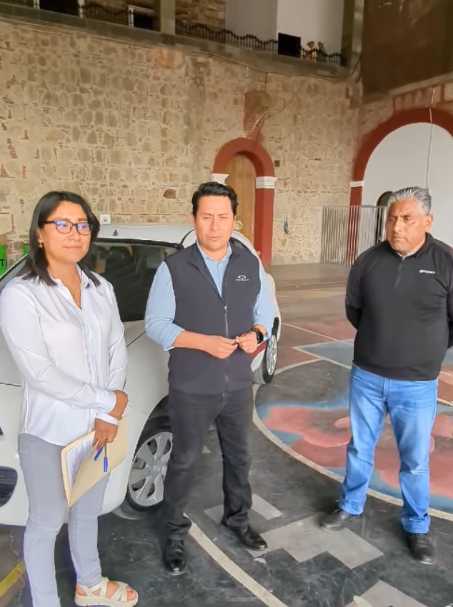 ENTREGA DE UNIDAD VEHICULAR A LA DIRECCIÓN DE DESARROLLO URBANO PARA FORTALECER SU LABOR DE INSPECCIÓN Y SUPERVISIÓN