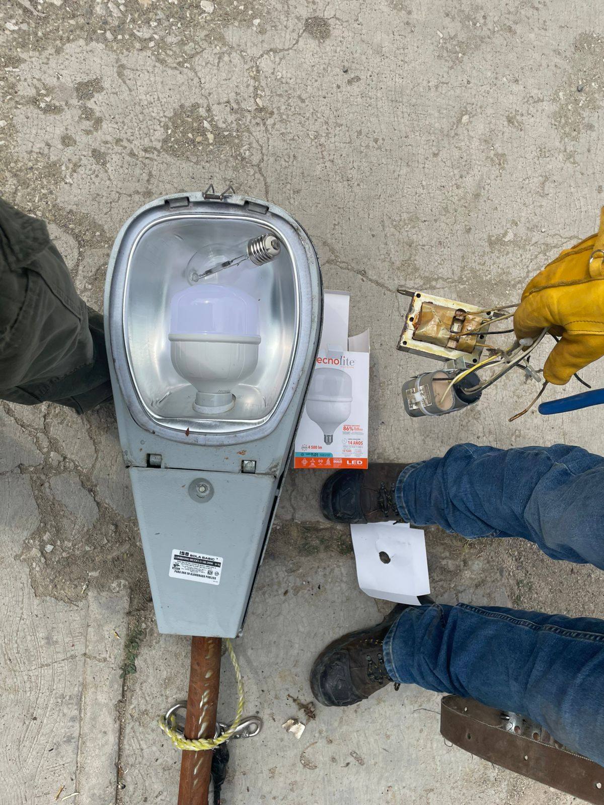 CONTINÚA LA MEJORA DEL ALUMBRADO PÚBLICO EN ZONAS ESTRATÉGICAS DEL MUNICIPIO