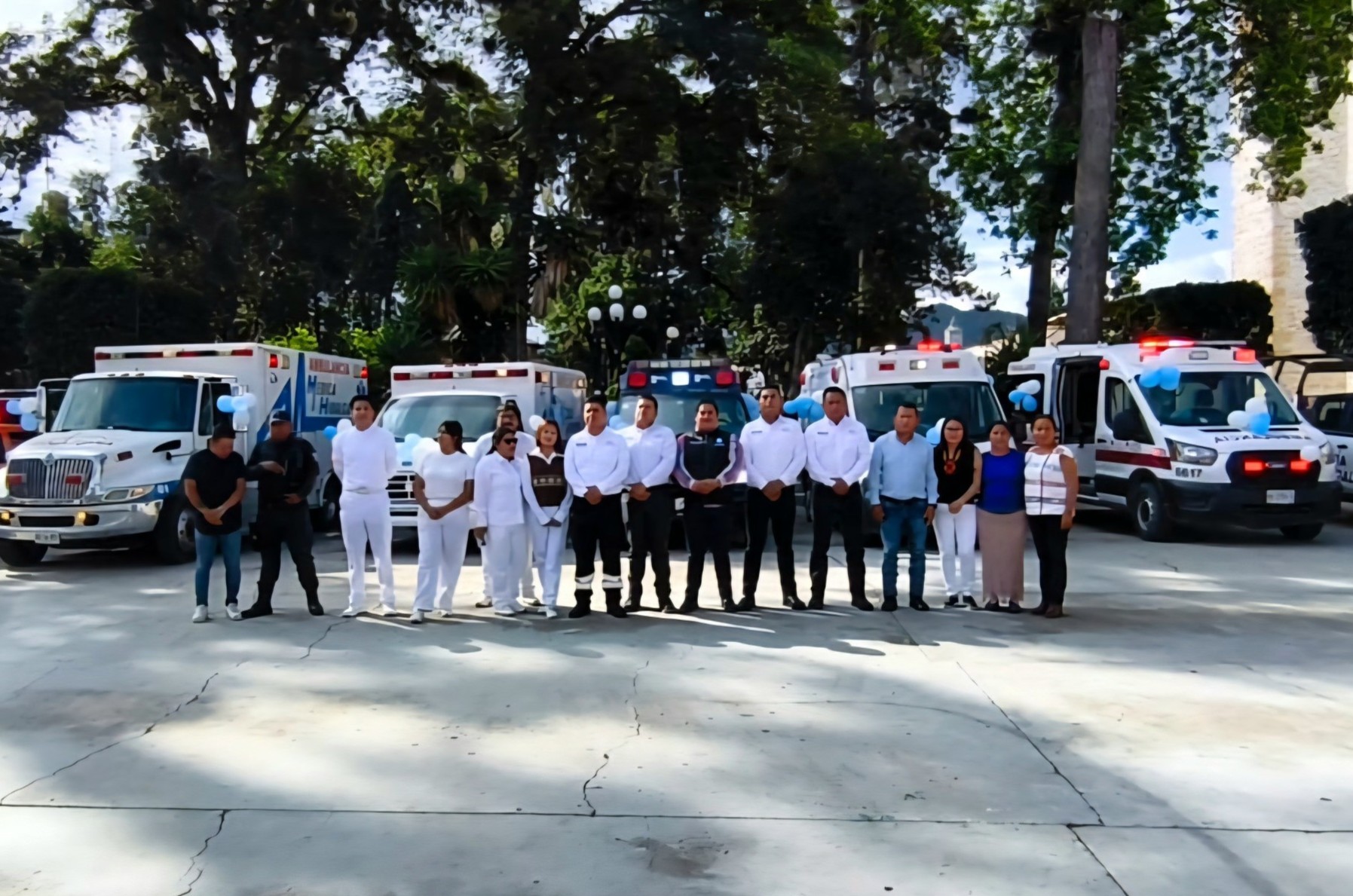 DÍA DEL PARAMÉDICO: SIRENAS Y GRATITUD RECORREN LAS CALLES DE TLAXIACO