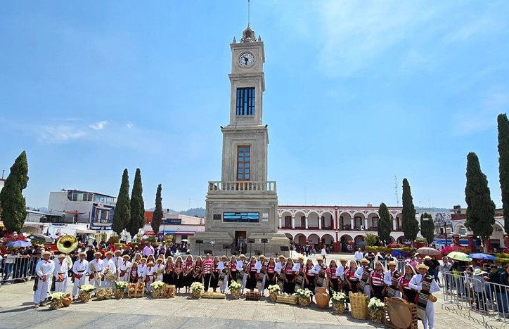 SONES Y JARABES DE TLAXIACO, PRESENTE EN EL “LUNES DEL CERRO”