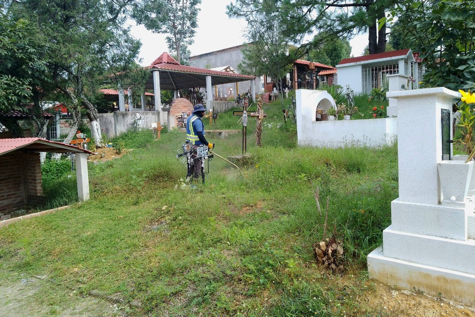 PANTEÓN MUNICIPAL RECIBE MANTENIMIENTO DENTRO DEL PROGRAMA DE MEJORAMIENTO URBANO