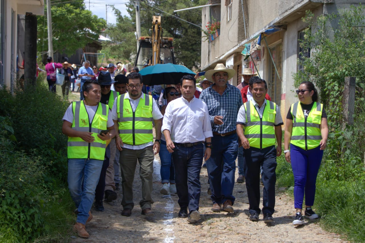 ARRANCA OBRA DE PAVIMENTACIÓN CON CONCRETO HIDRÁULICO EN LA CALLE AZUCENAS DEL BARRIO DE SAN MIGUEL