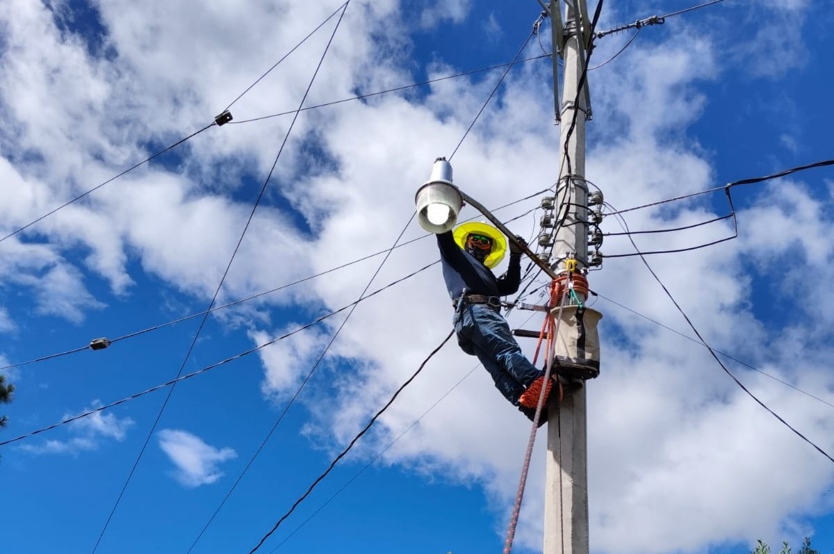 SE ATENDIERON LAS SOLICITUDES DE ALUMBRADO EN LA AGENCIA DE LA LOBERA