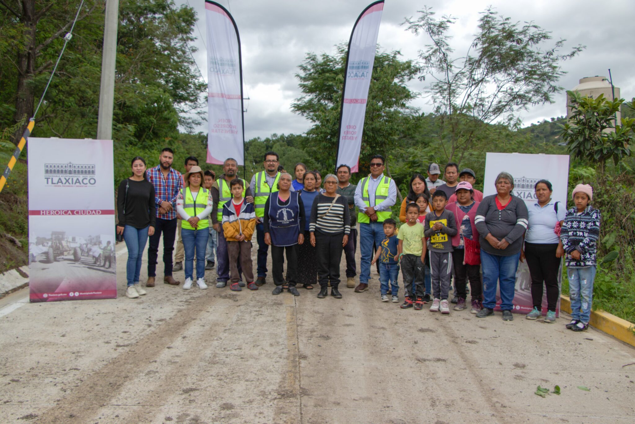DAN BANDERAZO DE INICIO A OBRA DE PAVIMENTACIÓN EN SAN JUAN DEL RÍO