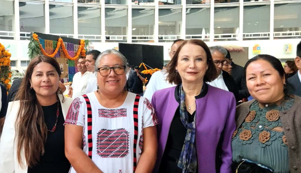 TLAXIACO PARTICIPÓ EN LA INAUGURACIÓN DE LA MUESTRA DE ALTARES TRADICIONALES DE LAS REGIONES “BICO TII, OFRENDA A NUESTROS ANTEPASADOS”