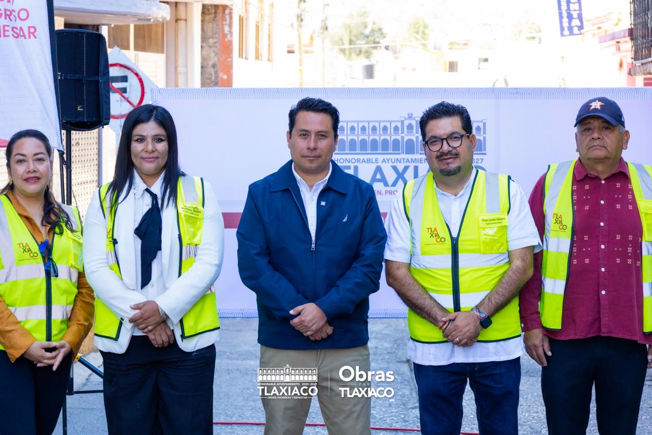 INICIA LA CONSTRUCCIÓN DE GUARNICIONES Y BANQUETAS EN LA CALLE ISABEL LA CATÓLICA, BARRIO SAN SEBASTIÁN, UN PASO IMPORTANTE EN LA URBANIZACIÓN DE TLAXIACO