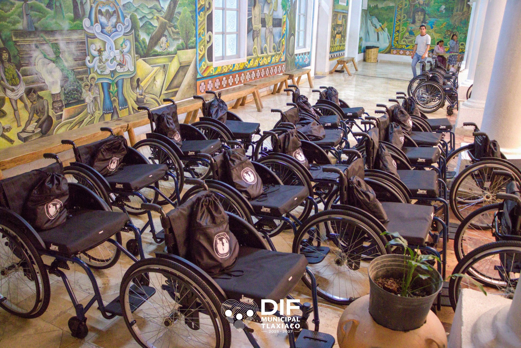 SE REALIZO LA ENTREGA DE 30 SILLAS DE RUEDAS A PERSONAS DE NUESTRA COMUNIDAD QUE MÁS LO NECESITABAN