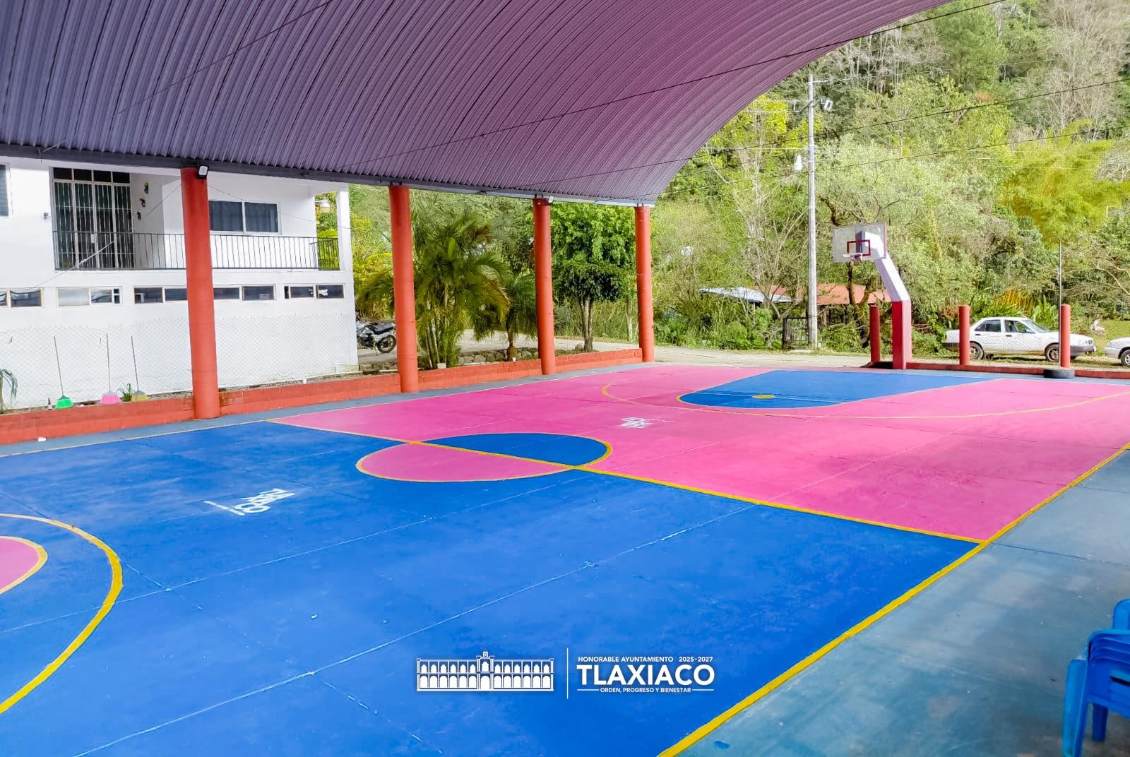 EL H. AYUNTAMIENTO REHABILITA CANCHA DEPORTIVA Y FACHADA MUNICIPAL EN MEXICALCINGO