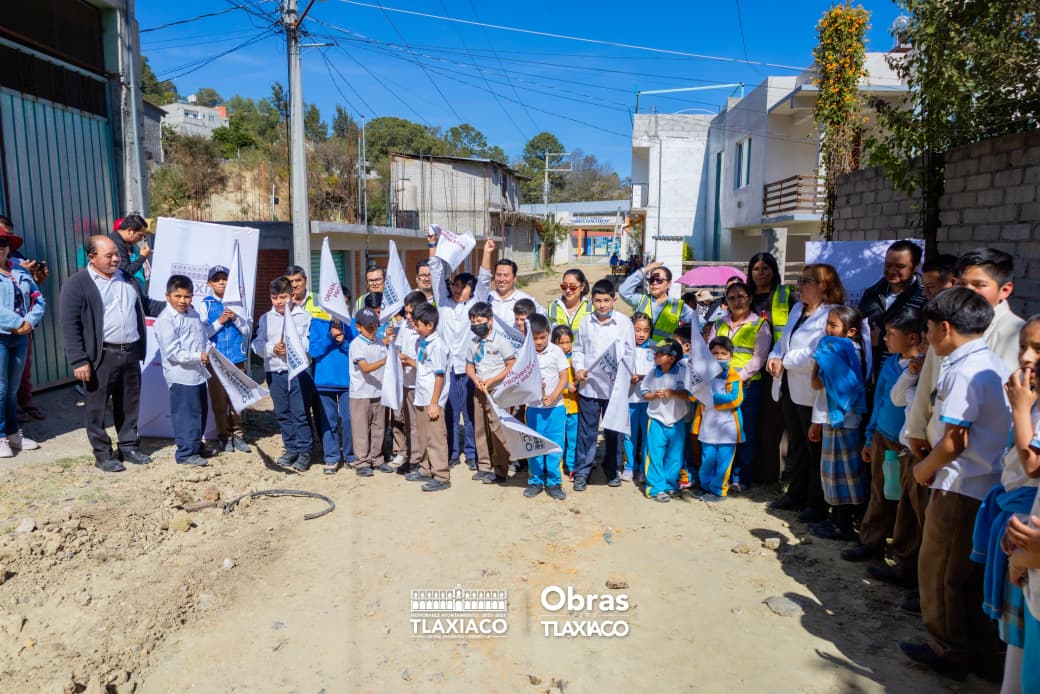 TLAXIACO AVANZA EN INFRAESTRUCTURA CON PAVIMENTACIÓN DE CALLE LA JOYA MEJORANDO EL ACCESO ESCOLAR Y URBANO EN BARRIO SAN NICOLÁS