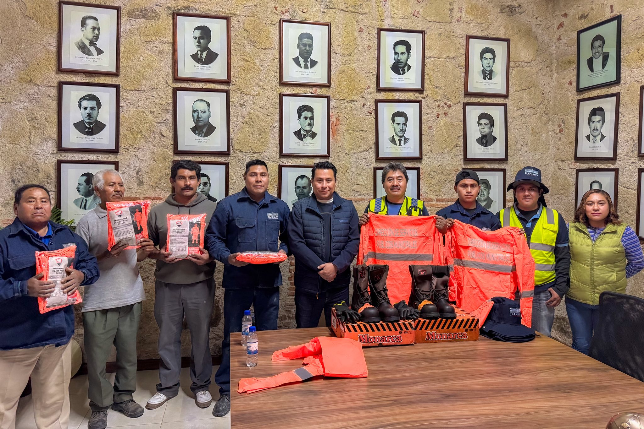 EL H. AYUNTAMIENTO ENTREGA UNIFORMES A PERSONAL DE SERVICIOS PÚBLICOS MUNICIPALES