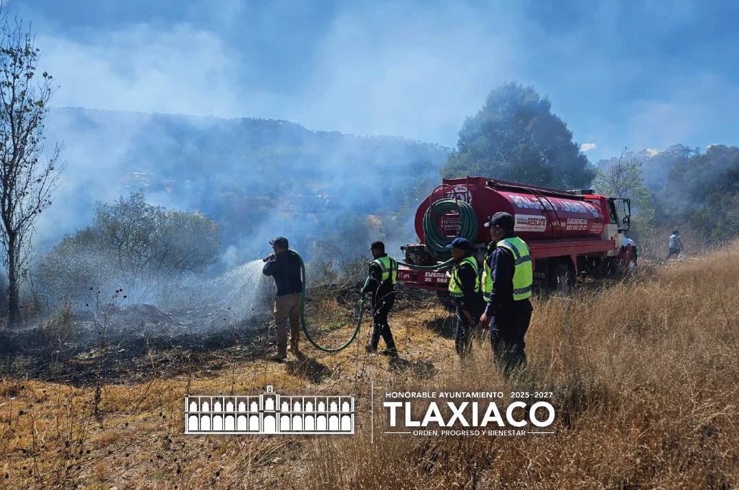 H. AYUNTAMIENTO ATIENDE REPORTE DE INCENDIO DE PASTIZAL EN CAÑADA MARÍA