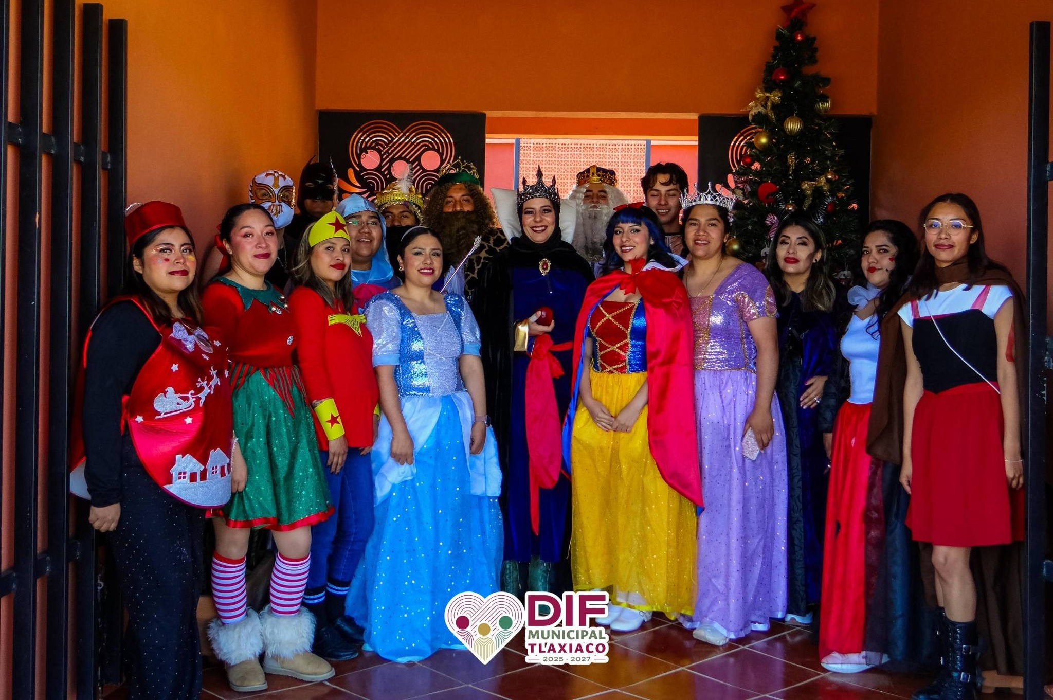 CONTINÚA LA CARAVANA DE LOS REYES MAGOS CON RECORRIDO POR COLONIAS, BARRIOS Y CENTRO HISTÓRICO