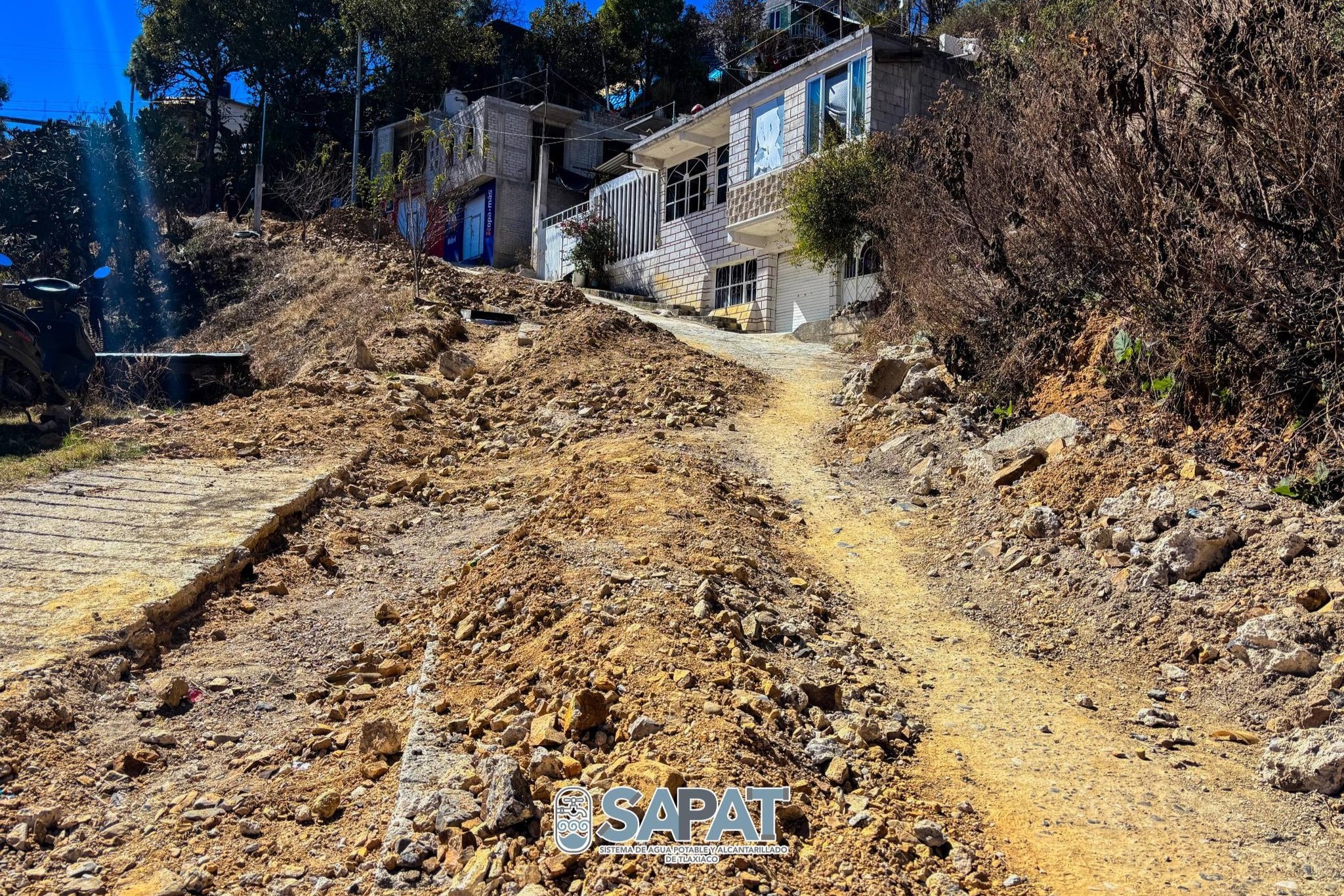 AVANZAN TRABAJOS DE AMPLIACIÓN DEL DRENAJE SANITARIO EN LA COLONIA EL MIRADOR