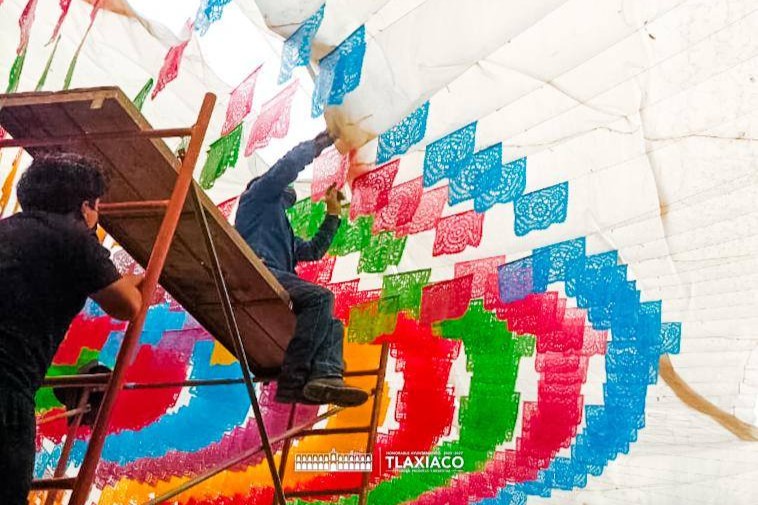 AYUNTAMIENTO DE TLAXIACO REALIZA TRABAJOS DE MANTENIMIENTO EN LA CASA DE LA CULTURA