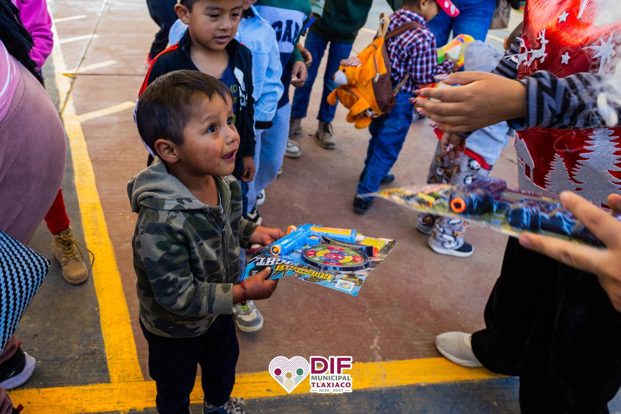 EL DIF TLAXIACO REALIZA LA HISTÓRICA CARAVANA DE REYES EN 15 LOCALIDADES DEL MUNICIPIO