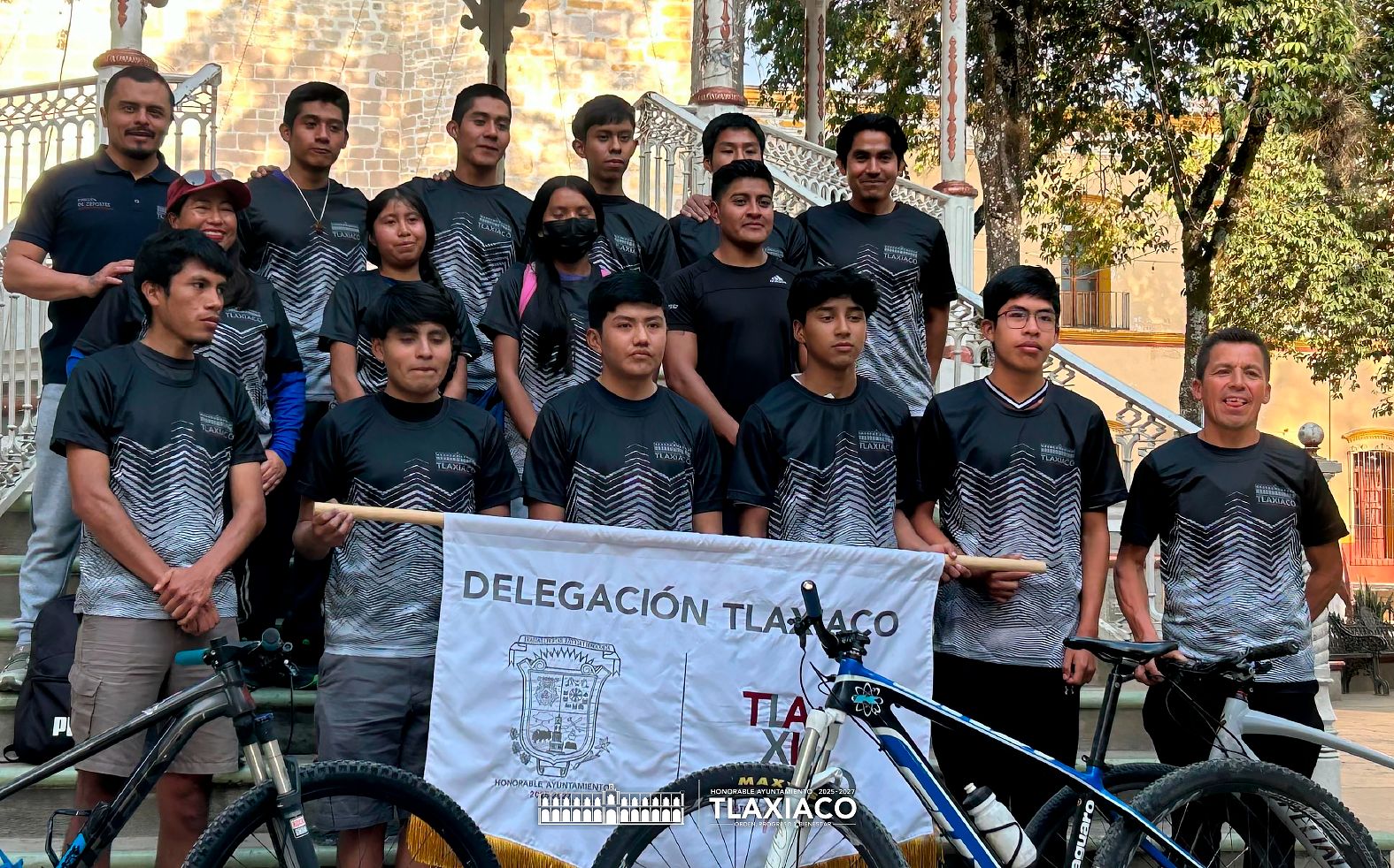 ABANDERAN AUTORIDADES MUNICIPALES A DEPORTISTAS RUMBO A LA ETAPA ESTATAL DE LA OLIMPIADA NACIONAL CONADE 2026