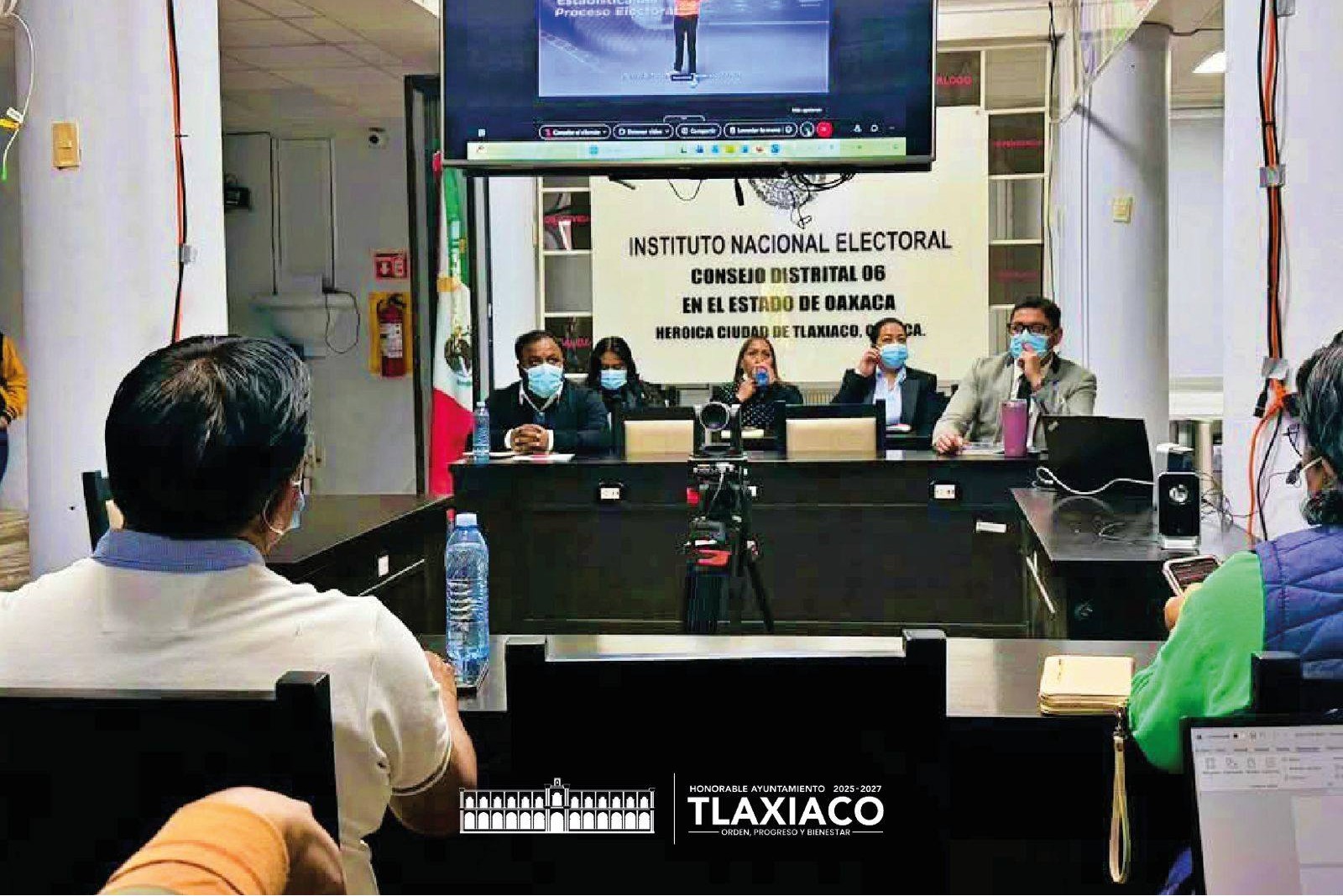H. AYUNTAMIENTO DE TLAXIACO PARTICIPA EN PRESENTACIÓN DEL SICEE EN LA 06 JUNTA DISTRITAL EJECUTIVA DEL INE