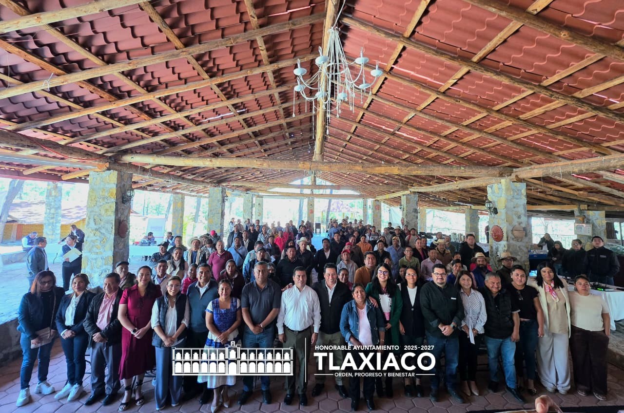 GOBIERNO DE TLAXIACO FORTALECE LA ORGANIZACIÓN COMUNITARIA Y SEGUIMIENTO CIUDADANO