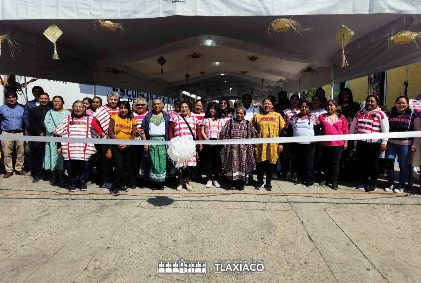 H. AYUNTAMIENTO IMPULSA LA ECONOMÍA LOCAL CON EXPO ARTESANAL EN TLAXIACO