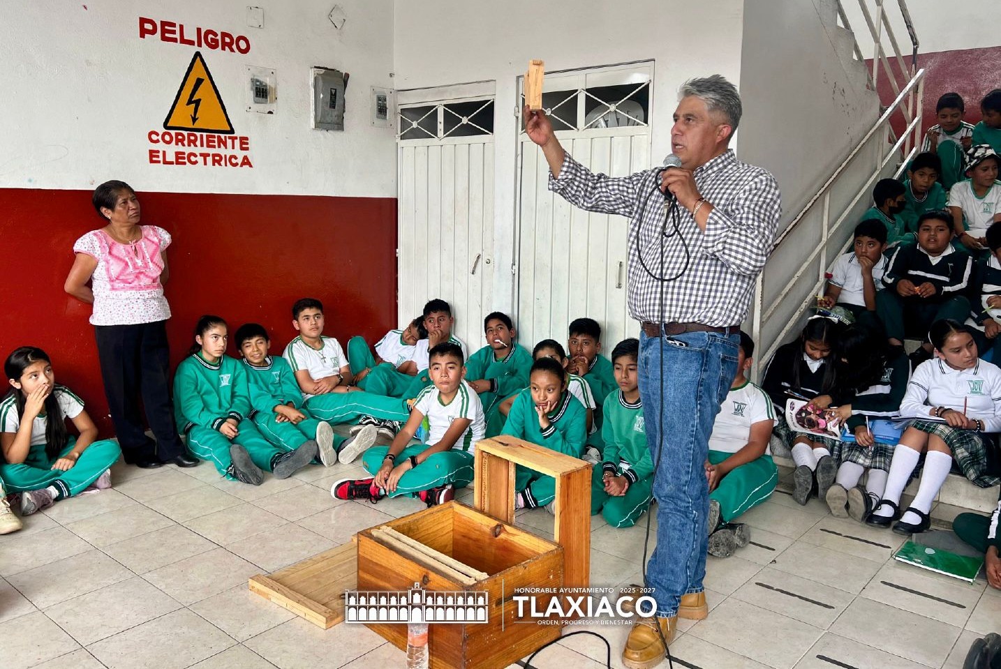 PROMUEVEN CONCIENCIA AMBIENTAL EN ESTUDIANTES DURANTE ACTIVIDAD POR EL DÍA MUNDIAL DE LA ABEJA