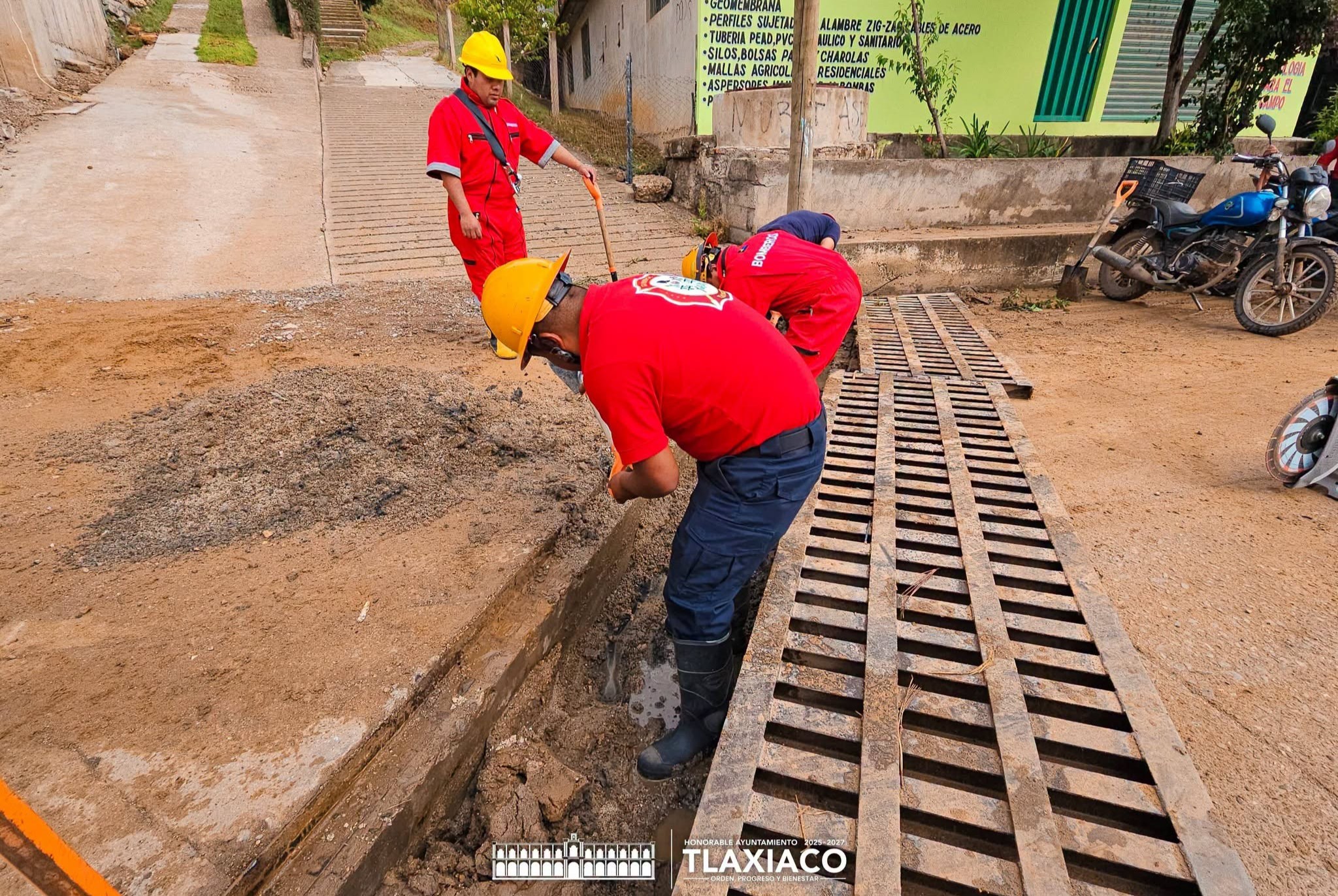 CONTINÚAN LABORES PREVENTIVAS PARA EVITAR AFECTACIONES POR LLUVIAS EN TLAXIACO